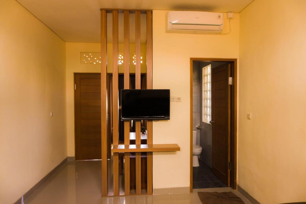 Cakra House Denpasar Exterior foto