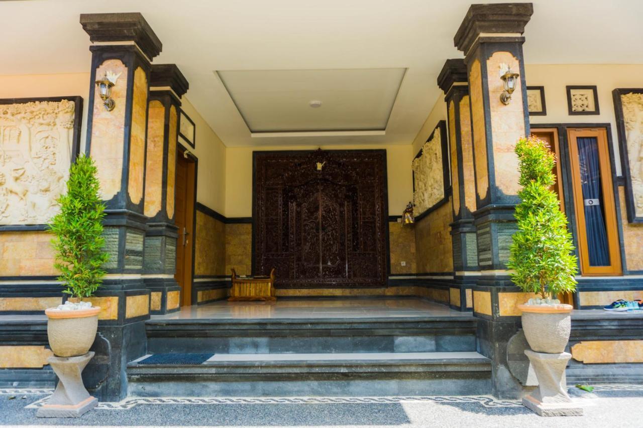 Cakra House Denpasar Exterior foto