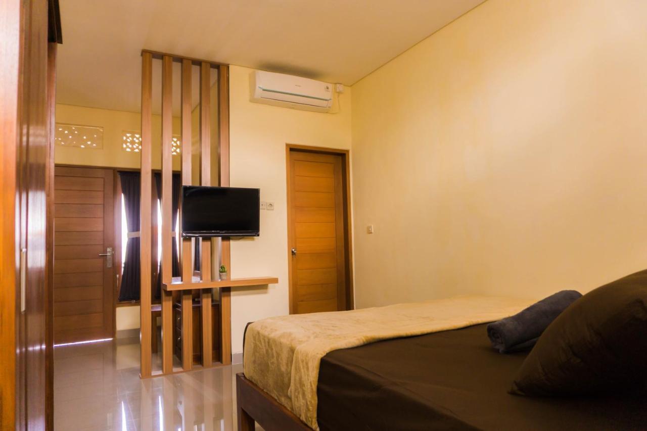 Cakra House Denpasar Exterior foto