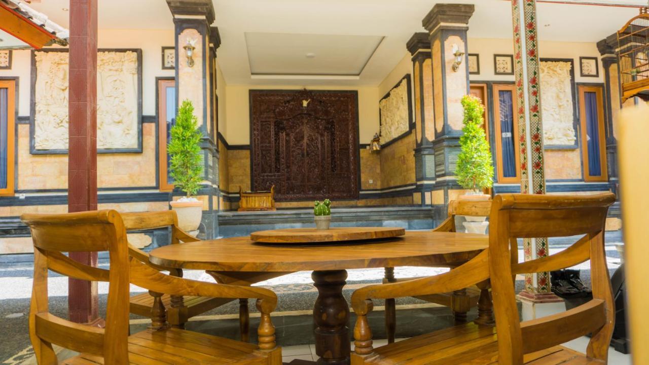 Cakra House Denpasar Exterior foto